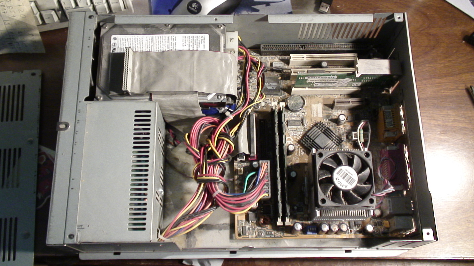 Внутренности старого сервера