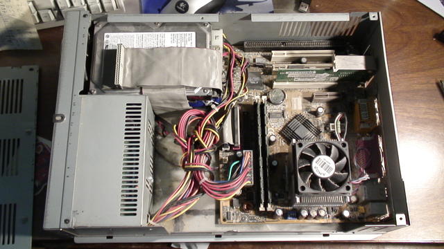 Внутренности старого сервера