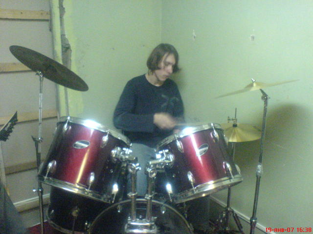 наш барабанщик Виктор