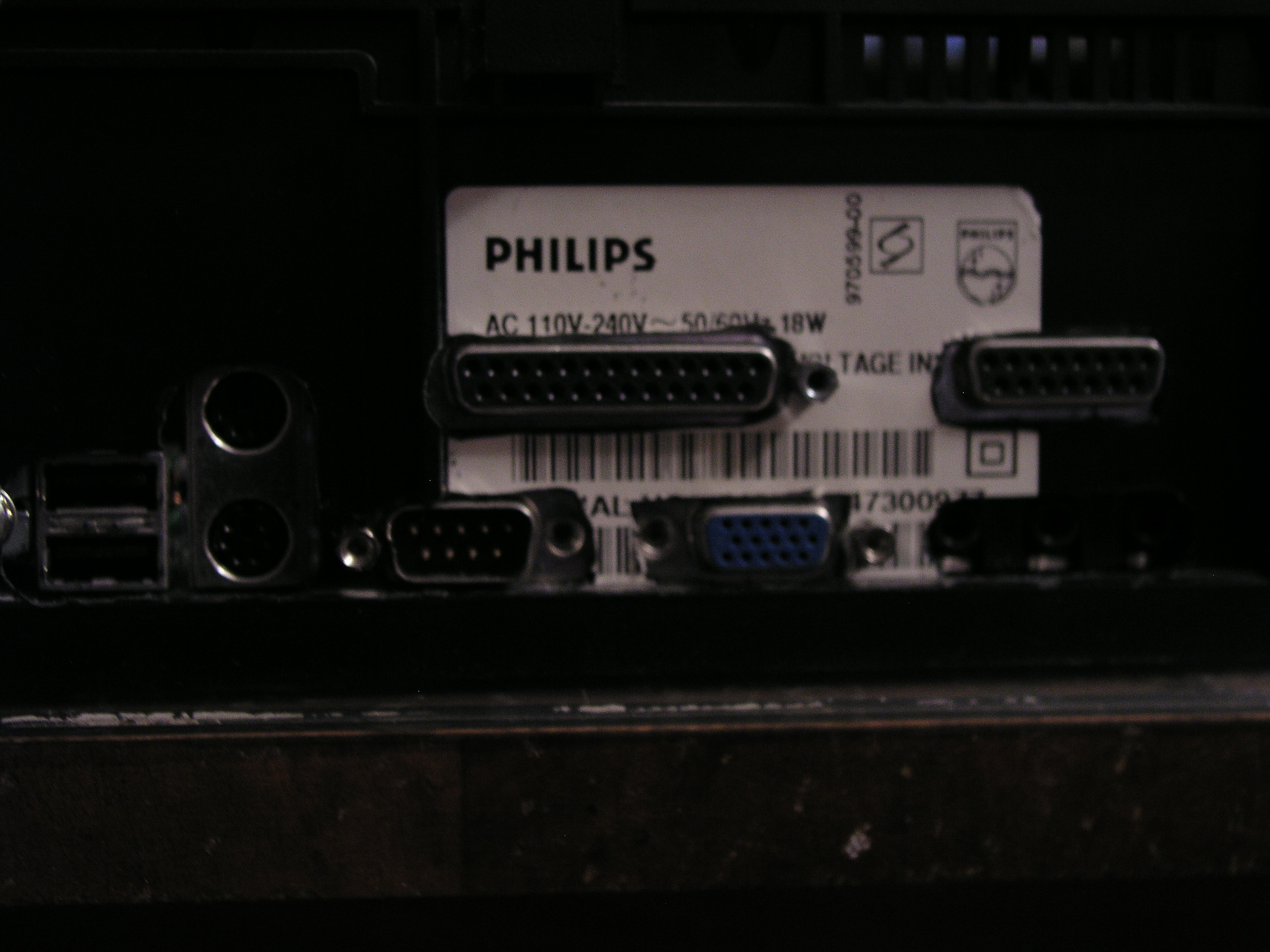 Задняя панель - секция портов