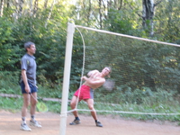 Напорыч отгоняет мух.