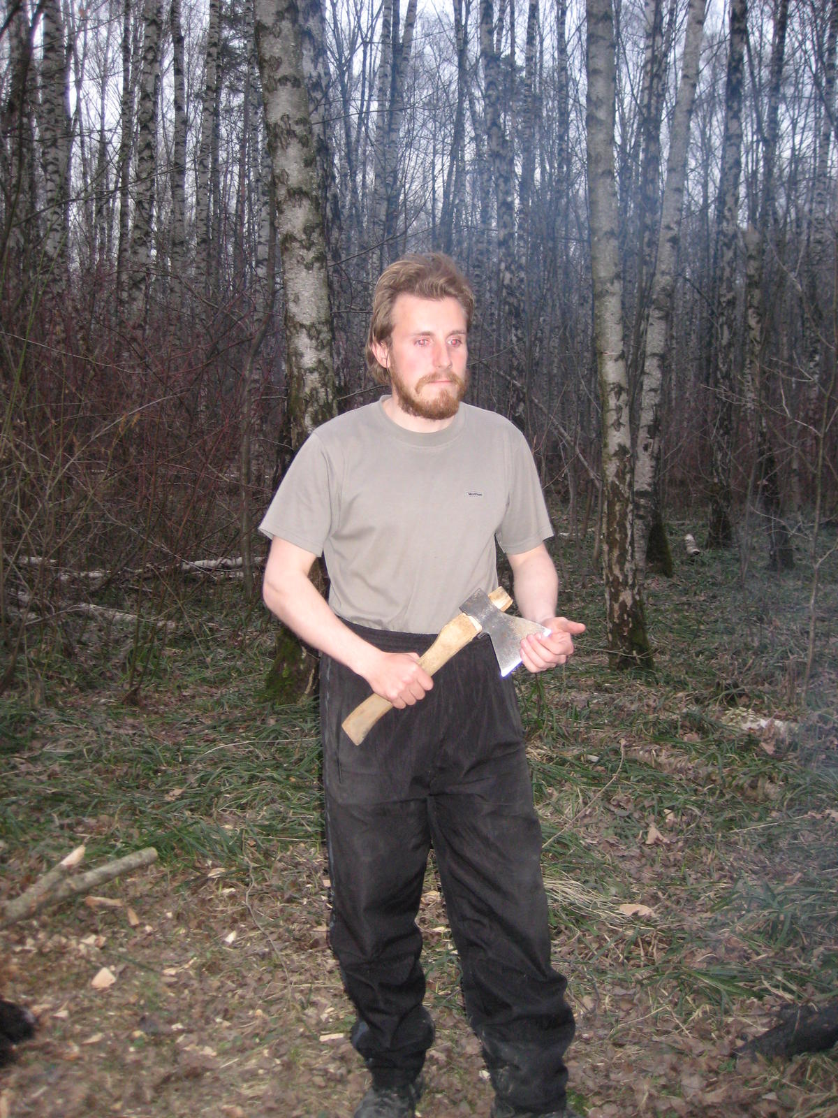 Местный призрак лесника с горящими адским пламенем глазами.